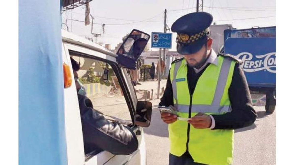 سندھ ٹریفک پولیس نے بڑا قدم اٹھا لیا Sindh Traffic Police e-challan