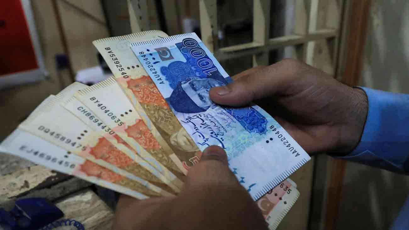 سرکاری ملازمین کو 30 مئی تک تنخواہ اور پنشن دینے کا فیصلہ خیبرپختونخوا حکومت نے عیدالاضحیٰ کی آمد کے پیش نظر تمام سرکاری ملازمین کو تنخواہیں اور پنشن 30 مئی تک ادا کرنے کا حکم جاری کر دیا