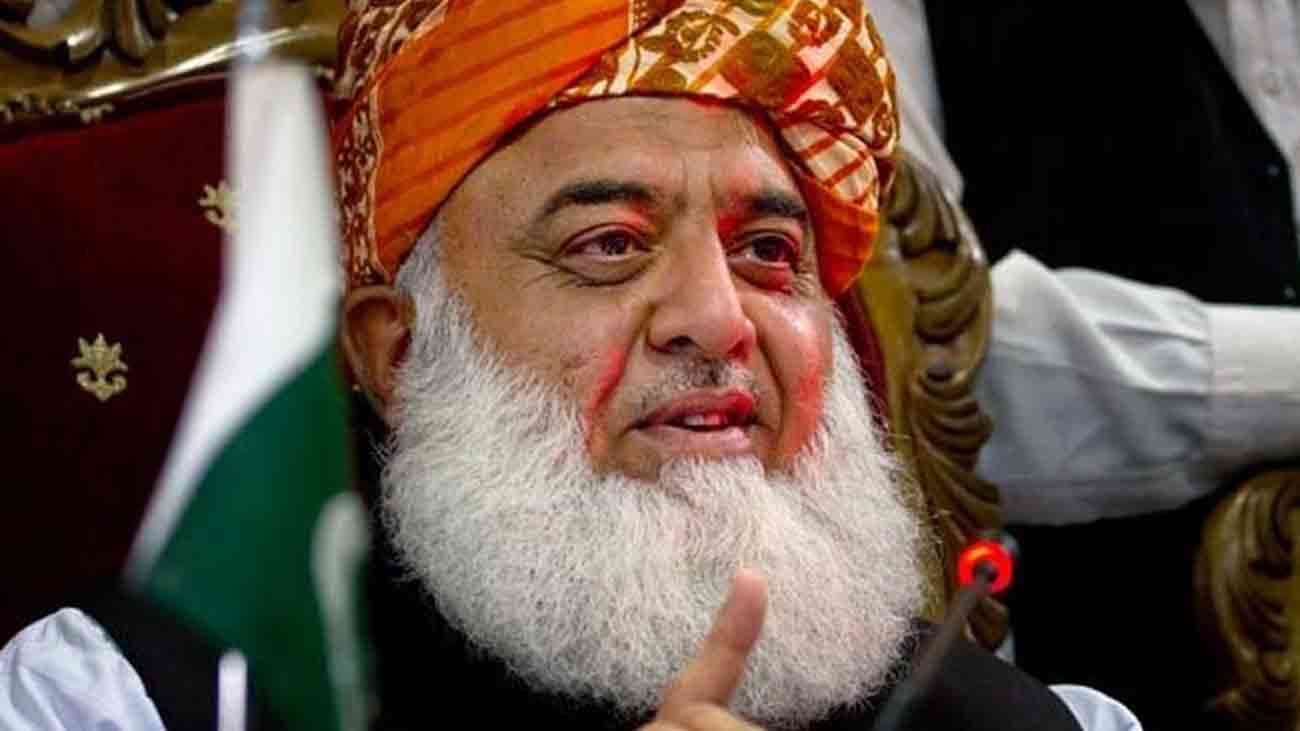 مولانا فضل الرحمان نے بڑی وکٹ گرا دی سابق انسپکٹر جنرل پولیس ڈاکٹر مجیب الرحمن نے مولانا فضل الرحمن سے ملاقات کے بعد باضابطہ طور پر پارٹی میں شمولیت اختیار کر لی