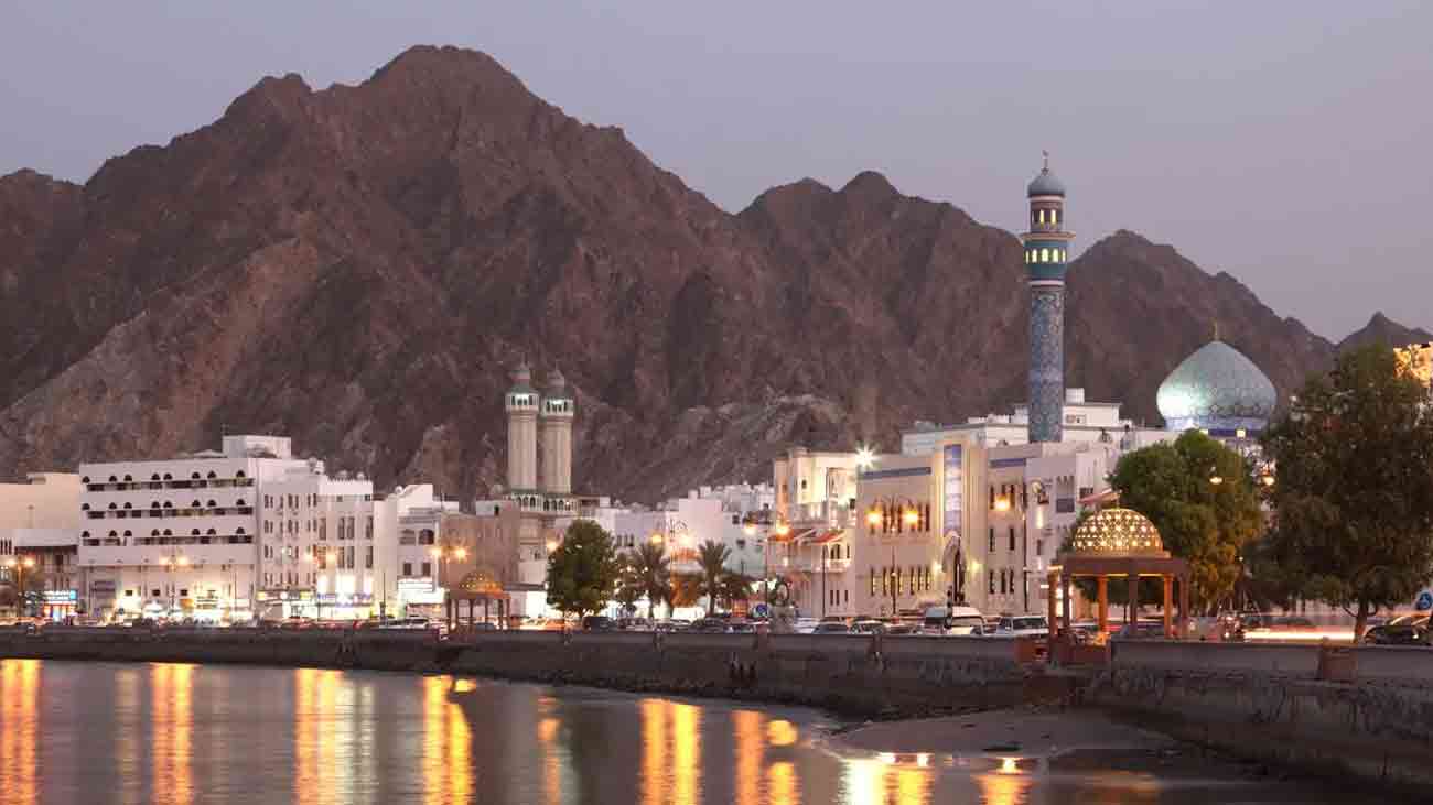 عمان میں عیدالاضحیٰ پر 5 چھٹیوں کا اعلان عمان کی حکومت نے عیدالاضحیٰ کے موقع پر ملک بھر میں پانچ روزہ تعطیلات کا باضابطہ اعلان کر دیا