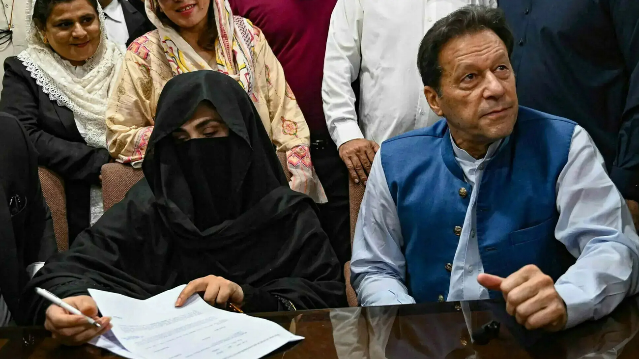 بشریٰ بی بی نے 190 ملین پاؤنڈ کیس میں اپنی سزا معطلی کی درخواست کی جلد سماعت کے لیے ایک نئی اپیل دائر کر دی