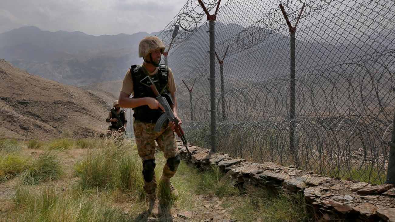 افغانستان کی جانب سے چمن بارڈر پر ایک بار پھر سیز فائر کی خلاف ورزی کی گئی جس پر پاکستانی سکیورٹی فورسز نے ذمہ دارانہ اور مؤثر جواب دے کر صورتحال پر قابو پا لیا۔