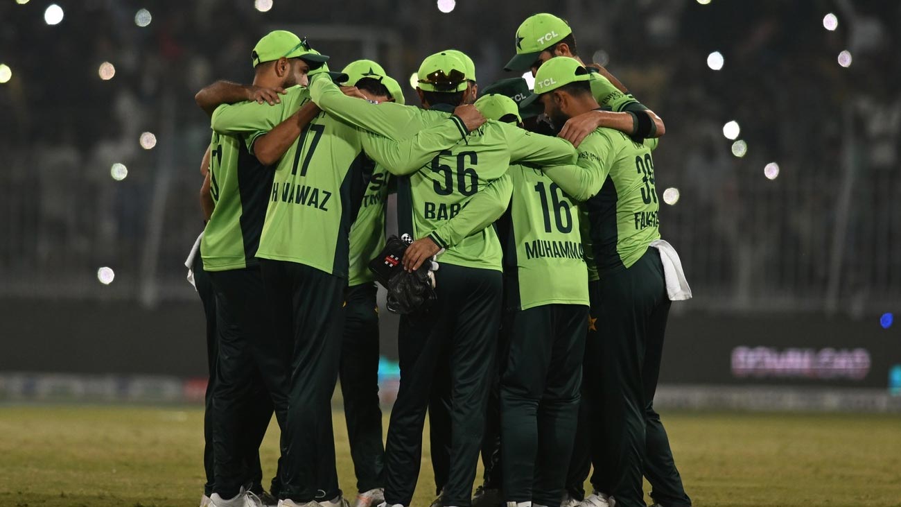 پاکستان کرکٹ بورڈ نے (پی سی بی ) نے سری لنکا کے خلاف تین ایک روزہ میچز اور سہ ملکی سیریز کیلئے قومی سکواڈ کا اعلان کر دیا۔