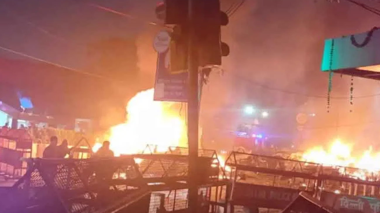 بھارتی دارالحکومت نئی دہلی میں زوردار دھماکہ ہوا جس کے نتیجے میں 9 افراد ہلاک ہو گئے۔