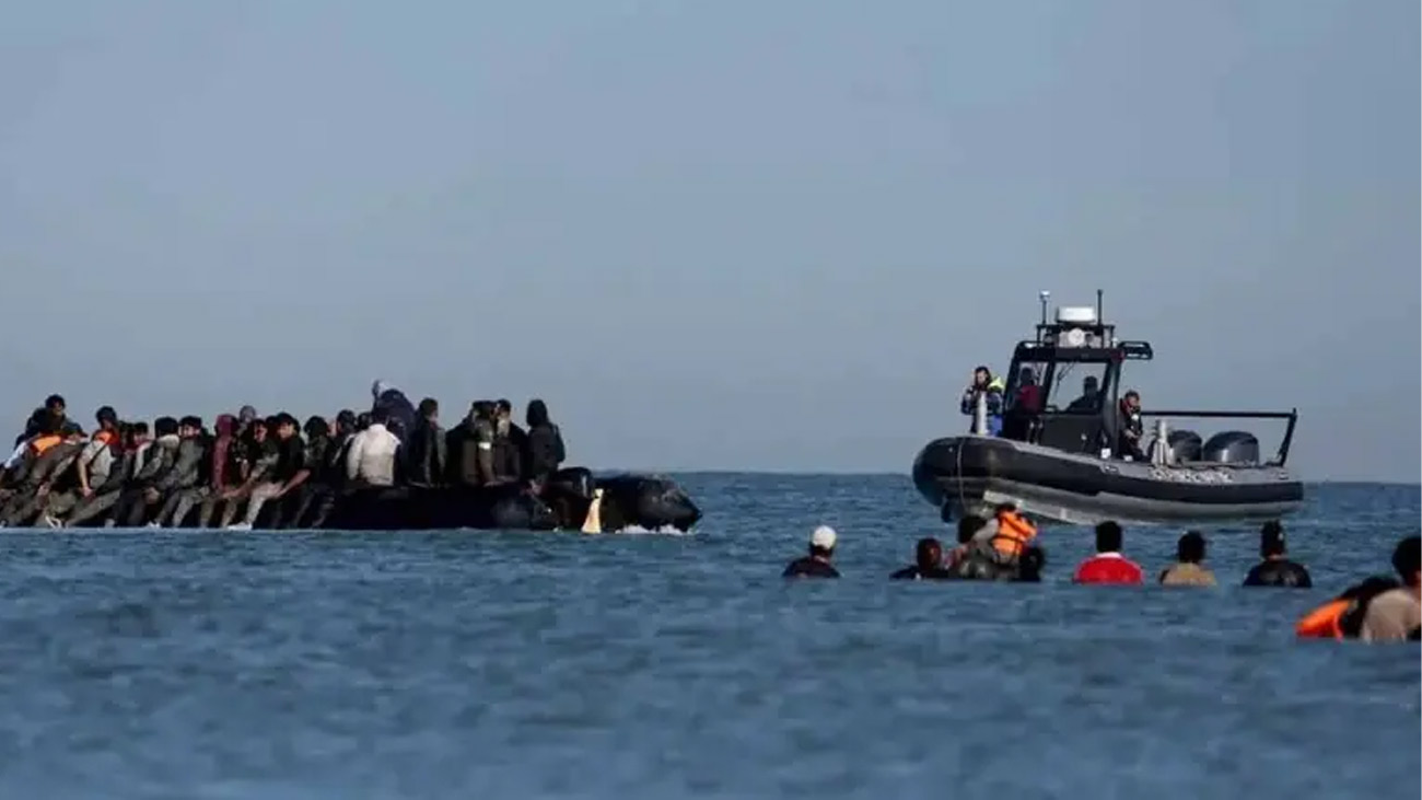 لیبیا کے ساحل پر تارکین وطن کی کشتی کو حادثے کے نتیجے میں 4 افراد ہلاک جبکہ درجنوں لاپتا ہو گئے۔