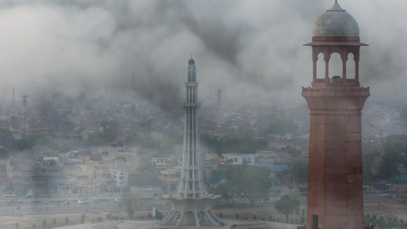 صوبائی دارالحکومت لاہور سمیت پنجاب کے دیگر اضلاع میں گزشتہ برس کے مقابلے رواں سال سموگ میں نمایاں کمی ریکارڈ کی گئی۔