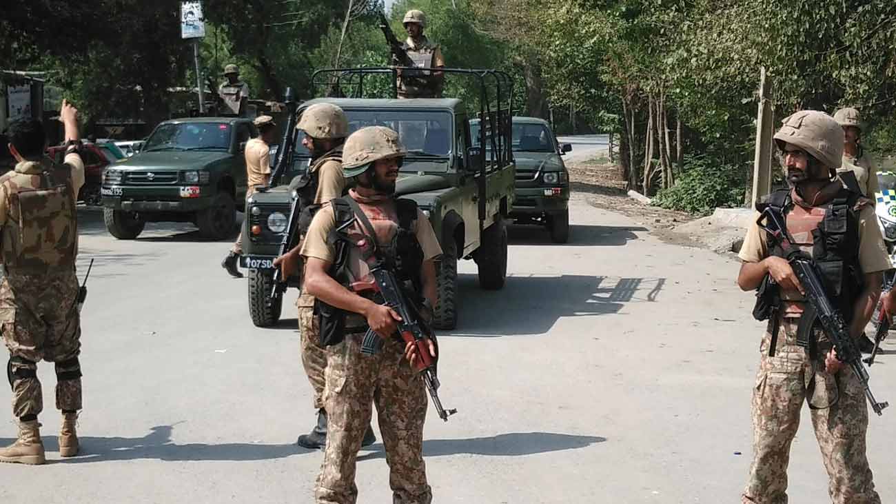 خیبرپختونخو اکے ضلع بنوں میں سکیورٹی فورسز اور قانون نافذ کرنے والوں اداروں نے مشترکہ آپریشن میں مزید 8 بھارتی پراکسی خوارج کو جہنم واصل کردیا۔