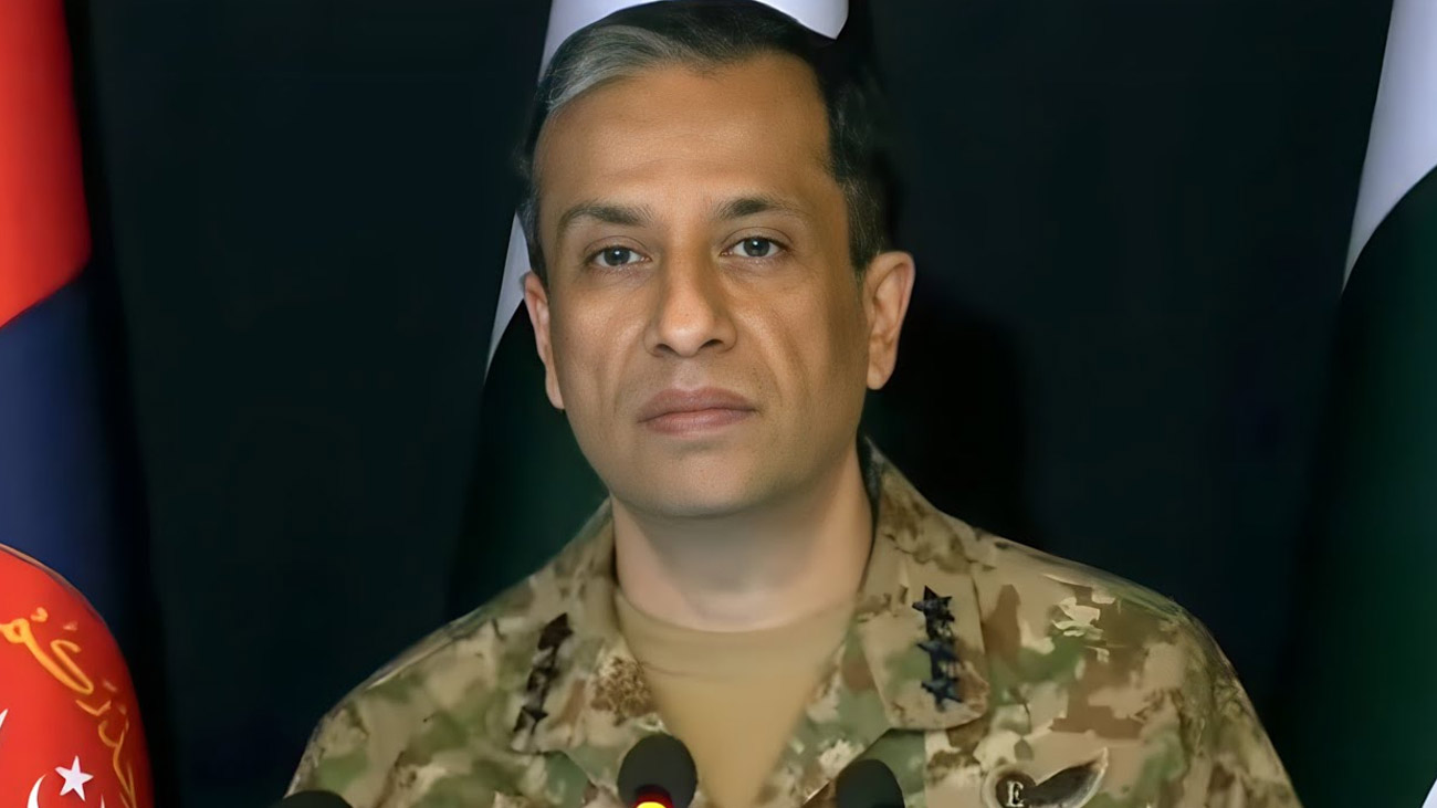 ترجمان پاک فوج لیفٹیننٹ جنرل احمد شریف چودھری نے کہا ہے فیض حمید کا کورٹ مارشل قانونی اور عدالتی عمل ہے، اس حوالے سے قیاس آرائیوں سے گریز کیا جائے۔