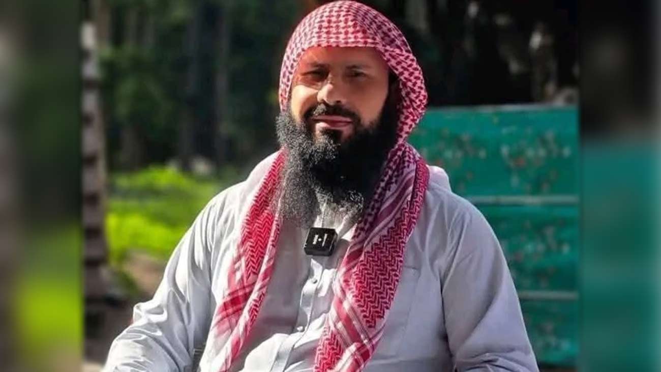 پشاور میں نامعلوم افراد کی فائرنگ سے مقامی عالمی دین بیٹے سمیت جان کی بازی ہار گئے۔