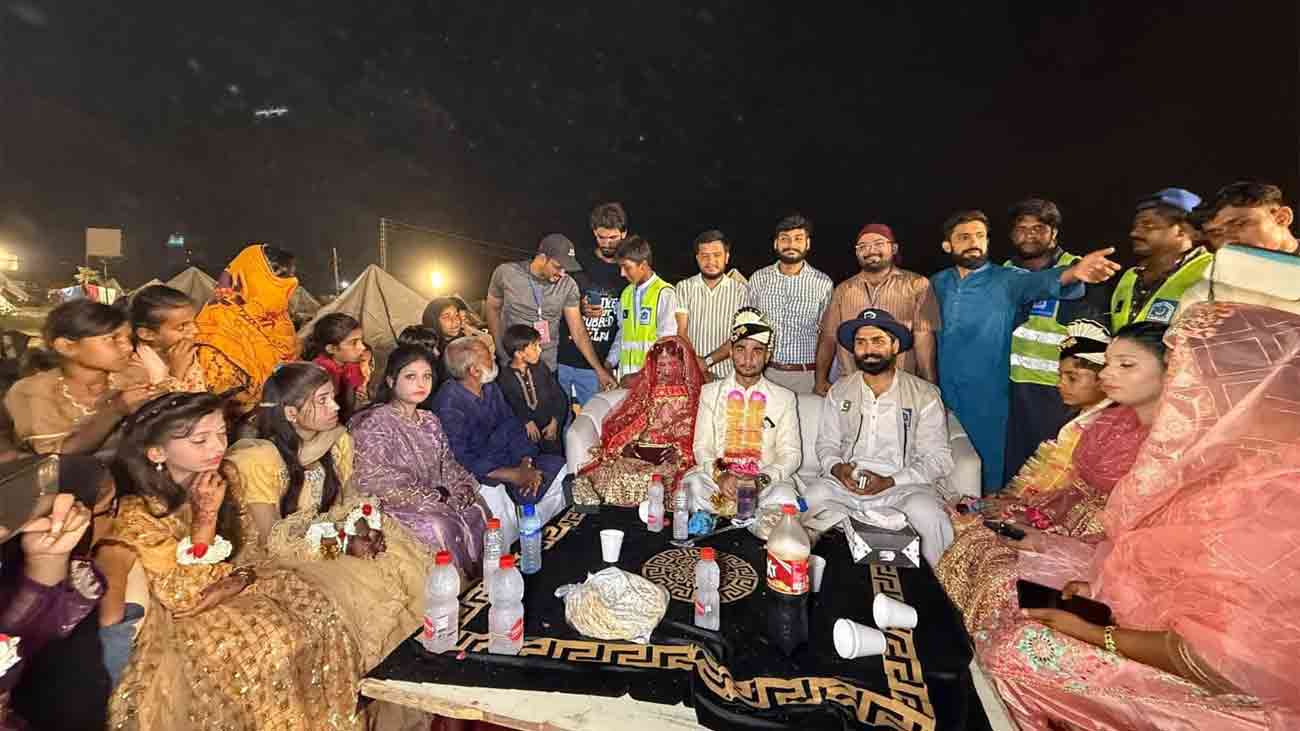 سیلاب متاثرہ خاندانوں کے لیے الخدمت فاؤنڈیشن کی قائم کردہ چوہنگ خیمہ بستی میں خوشیوں سے بھرپور شادی کی تقریب کا انعقاد کیا گیا