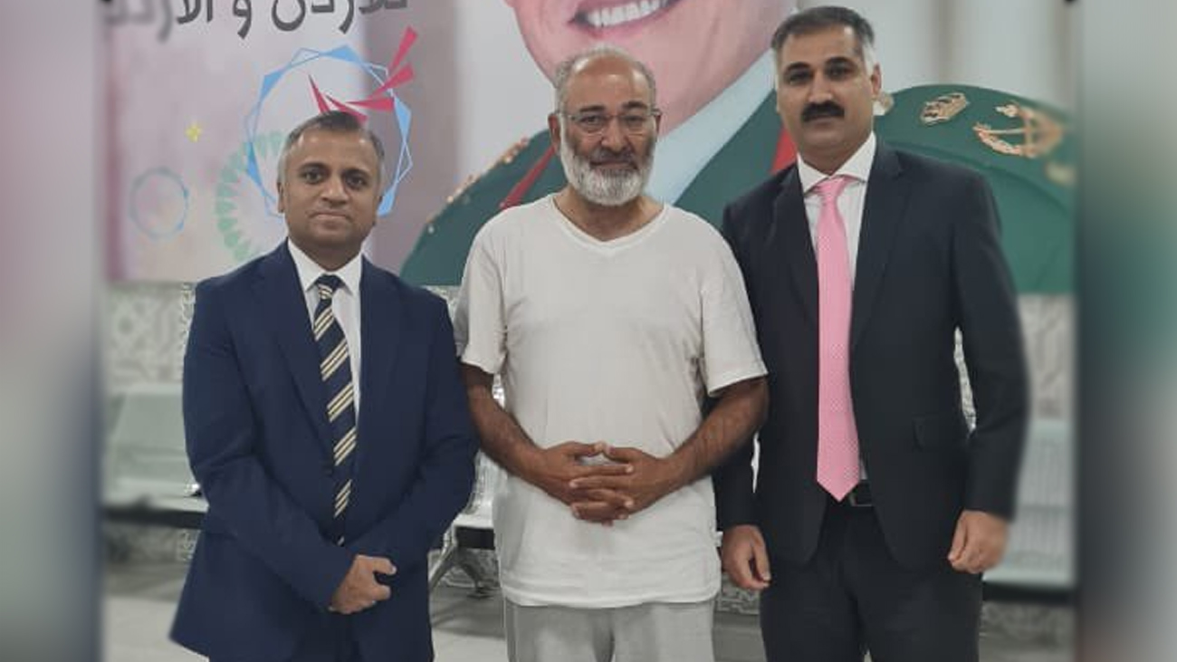 غزہ کے محصور عوام کے لیے امداد لے جانے والے مشن گلوبل صمود فلوٹیلا میں شریک سابق پاکستانی سینیٹر مشتاق احمد کو رہا کر دیا گیا