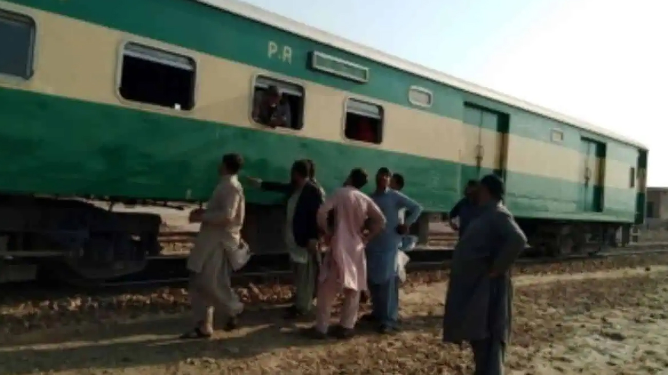 پشاور سے کوئٹہ جانیوالی جعفر ایکسپریس ایک بار پھر بھارتی سپانسرڈ دہشت گردوں کا نشانہ بن گئی۔