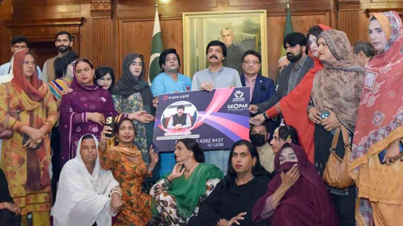 پنجاب میں خواجہ سرا برادری کیلئے ہیلتھ کارڈ کا اجراء گورنر پنجاب سردار سلیم حیدر نے صوبے کی تاریخ میں پہلی بار خواجہ سرا برادری کے لیے ہیلتھ کارڈ اسکیم کا اجراء کر دیا