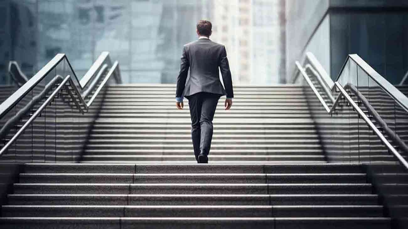 سیڑھیاں چڑھنے کی عادت صحت کیلئے کتنی مفید؟ جانیے stair climbing benefits