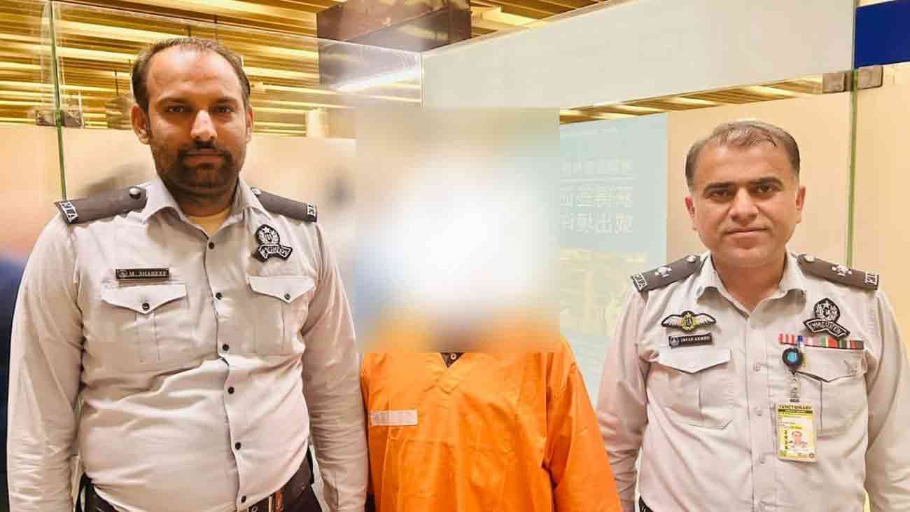 15 سال سے نیب کو مطلوب اشتہاری ملزم کراچی ایئرپورٹ سے گرفتار ایف آئی اے امیگریشن نے 15 سال سے نیب کو مطلوب اشتہاری ملزم کو کراچی ایئرپورٹ سے گرفتار کرلیا