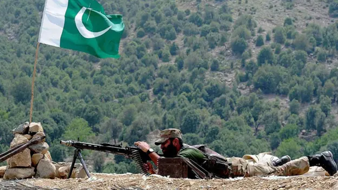کرم : افغان طالبان اور فتنہ الخوارج کی فائرنگ، پاک فوج کی بھرپور جوابی کارروائی کرم میں افغان طالبان اور فتنہ الخوارج کی جانب سے بلا اشتعال فائرنگ کا واقعہ پیش آیا ہے۔