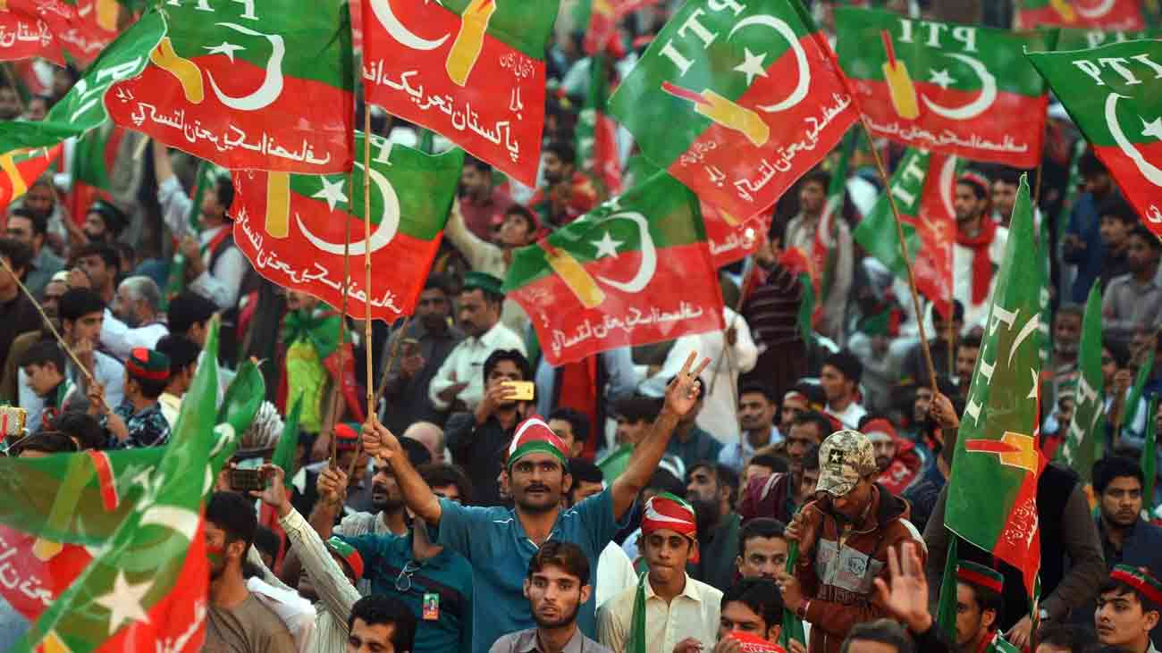 تحریک انصاف کا 17 اکتوبر کو احتجاج کا اعلان پی ٹی آئی نے عمران خان کی ہدایت پر مریدکے میں ہونے والے ظلم و بربریت کے خلاف احتجاجی مظاہرے کی کال دے دی