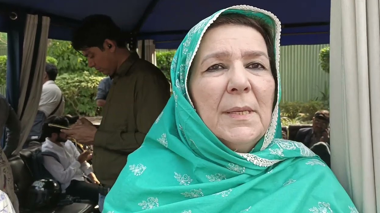عمران خان نے سہیل کو مبارکباد دی اور کہا اب انقلاب آئیگا: نورین بانی پی ٹی آئی عمران خان کی ہمشیرہ نورین نیازی نے کہا ہے کہ عمران خان نے کہا ہے کہ مجھے پیرول پر باہر نکالیں