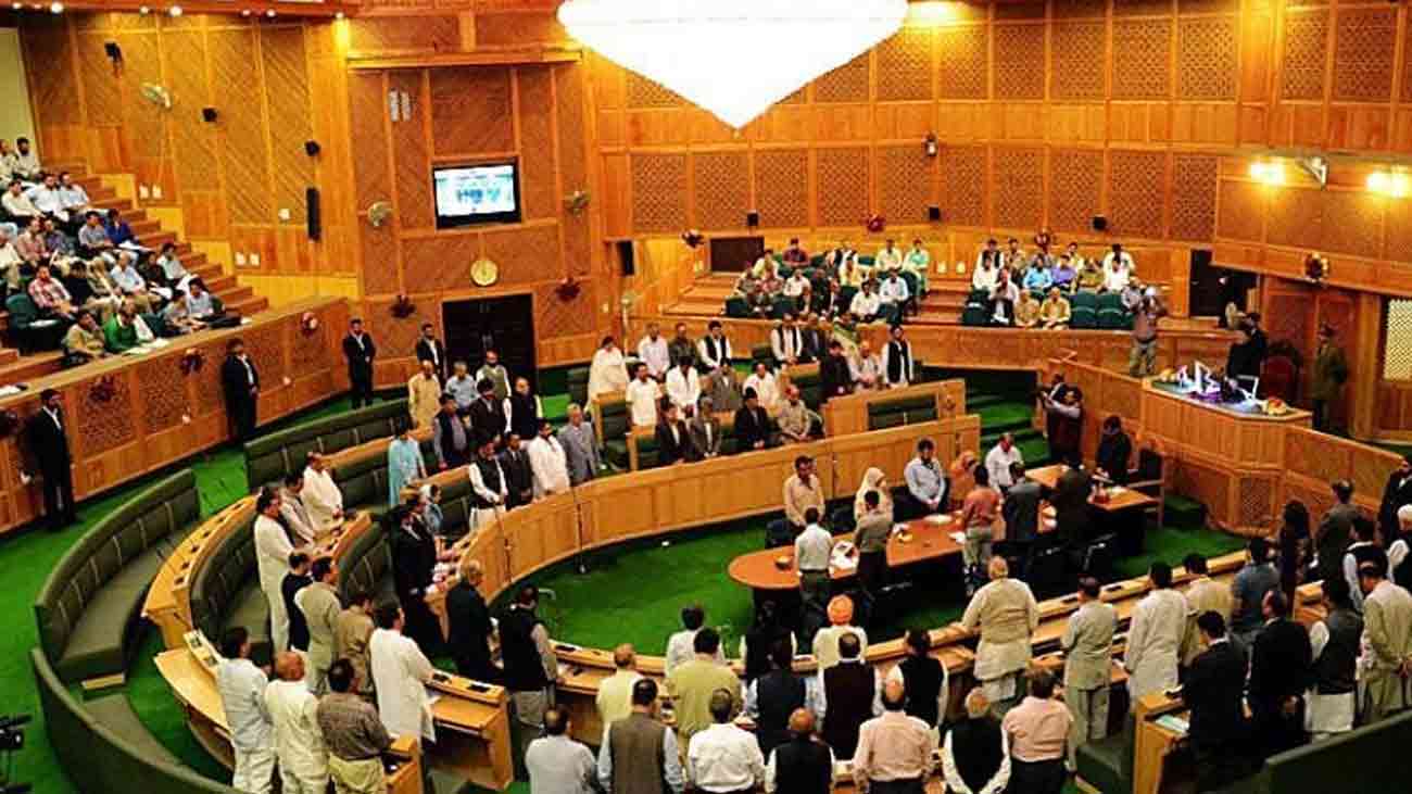 سیاسی صف بندیوں میں بڑی ہلچل،دو وزراء کی حکومت سے راہیں جدا Azad Kashmir political crisis