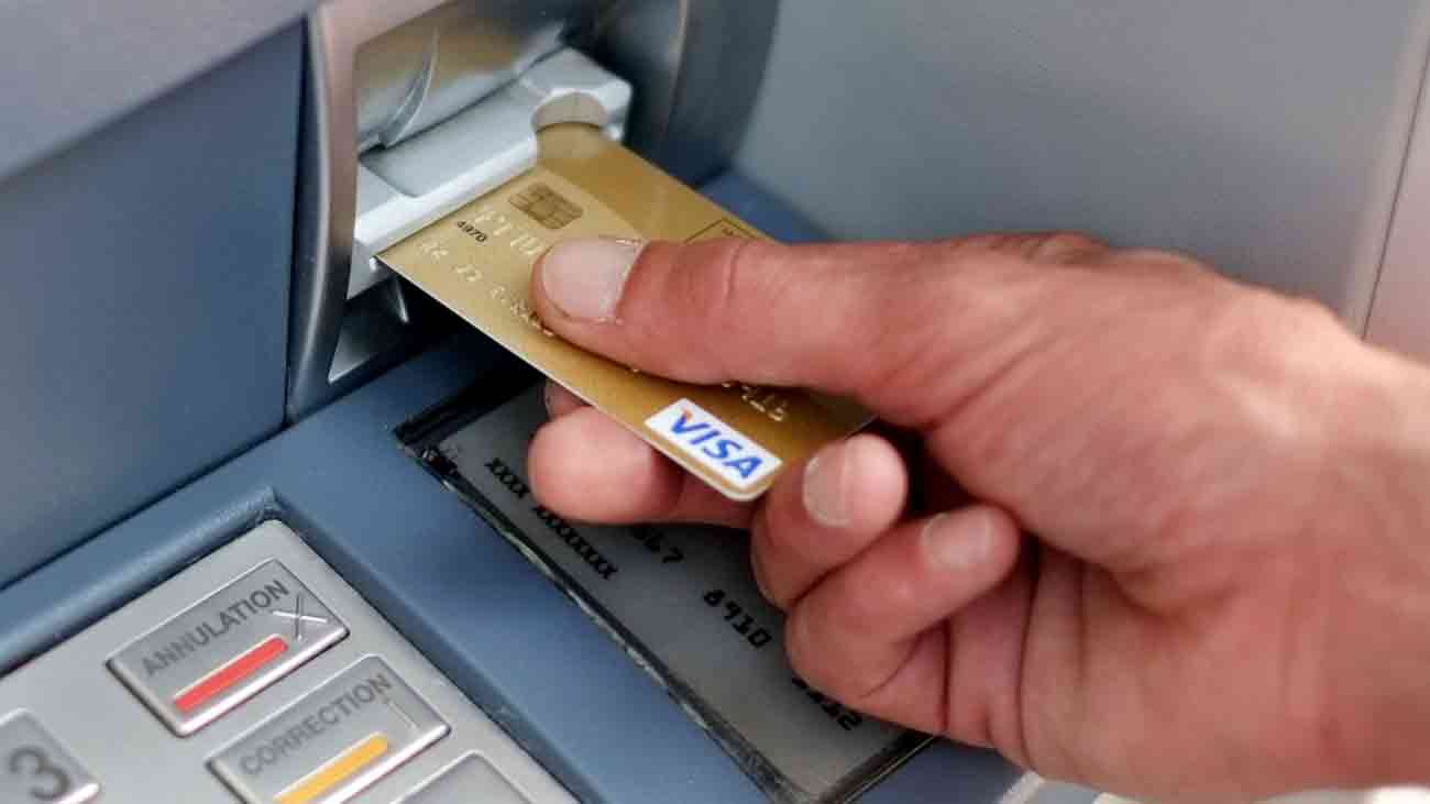 اے ٹی ایم میں رقم پھنس جائے تو یہ اقدامات کریں ATM cash stuck issue