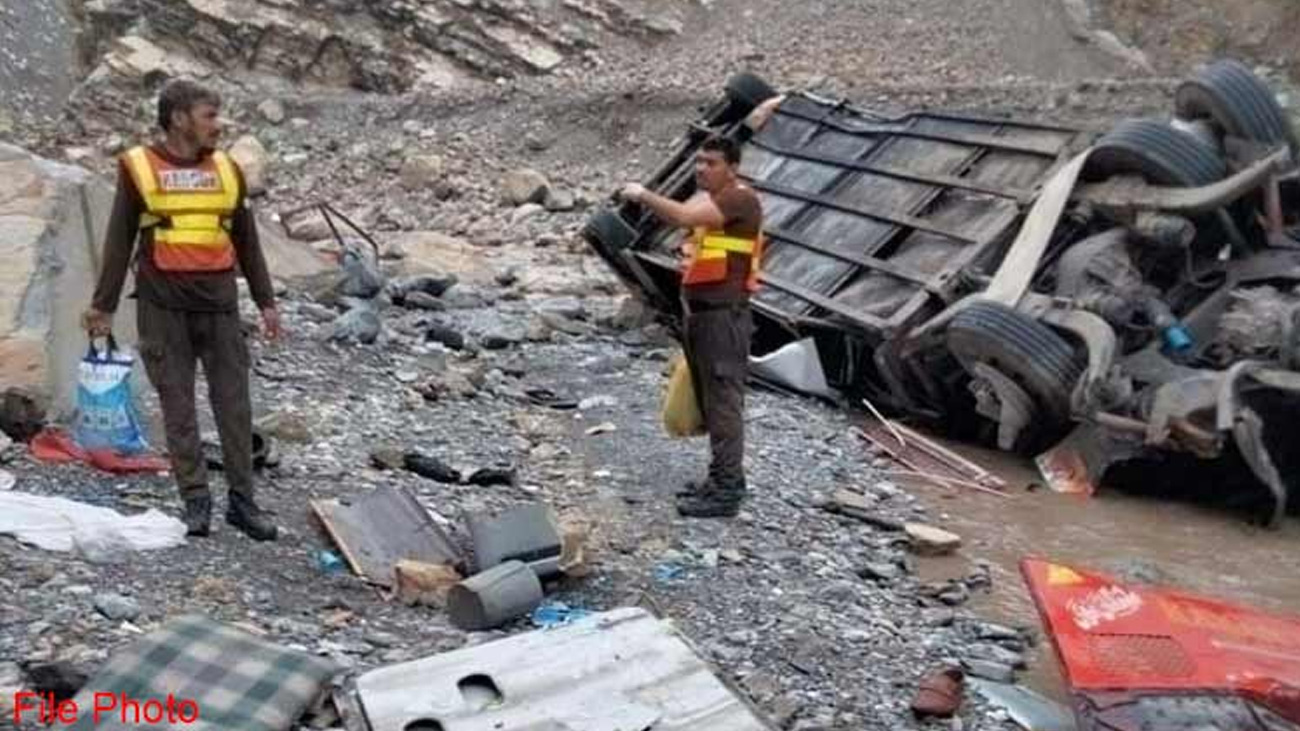 باراتیوں کی بس کھائی میں جا گری، 5 افراد جاں بحق، متعدد زخمی ہری پور میں باراتیوں سے بھر بس بے قابو ہو کر گہری کھائی میں جا گری۔