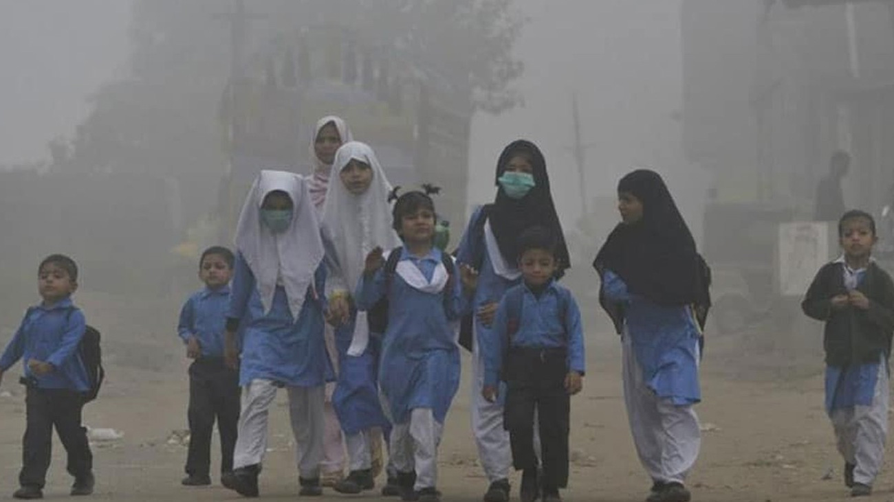 پنجاب: سکولوں کے نئے اوقاتِ کار کا شیڈول تیار پنجاب حکومت نے موسمِ سرما کے پیش نظر صوبے بھر کے سرکاری و نجی سکولوں کے نئے اوقاتِ کار کا شیڈول تیار کرلیا