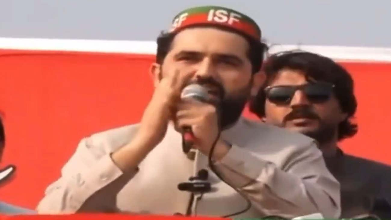 وزیراعلیٰ خیبرپختونخوا سہیل آفریدی نے عوام سے معافی مانگ لی وزیراعلیٰ خیبرخیبرپختونخوا سہیل خان آفریدی نے پروٹوکول کے دوران سڑک کی بندش پر عوام سے ہاتھ جوڑ کر معافی مانگ لی۔