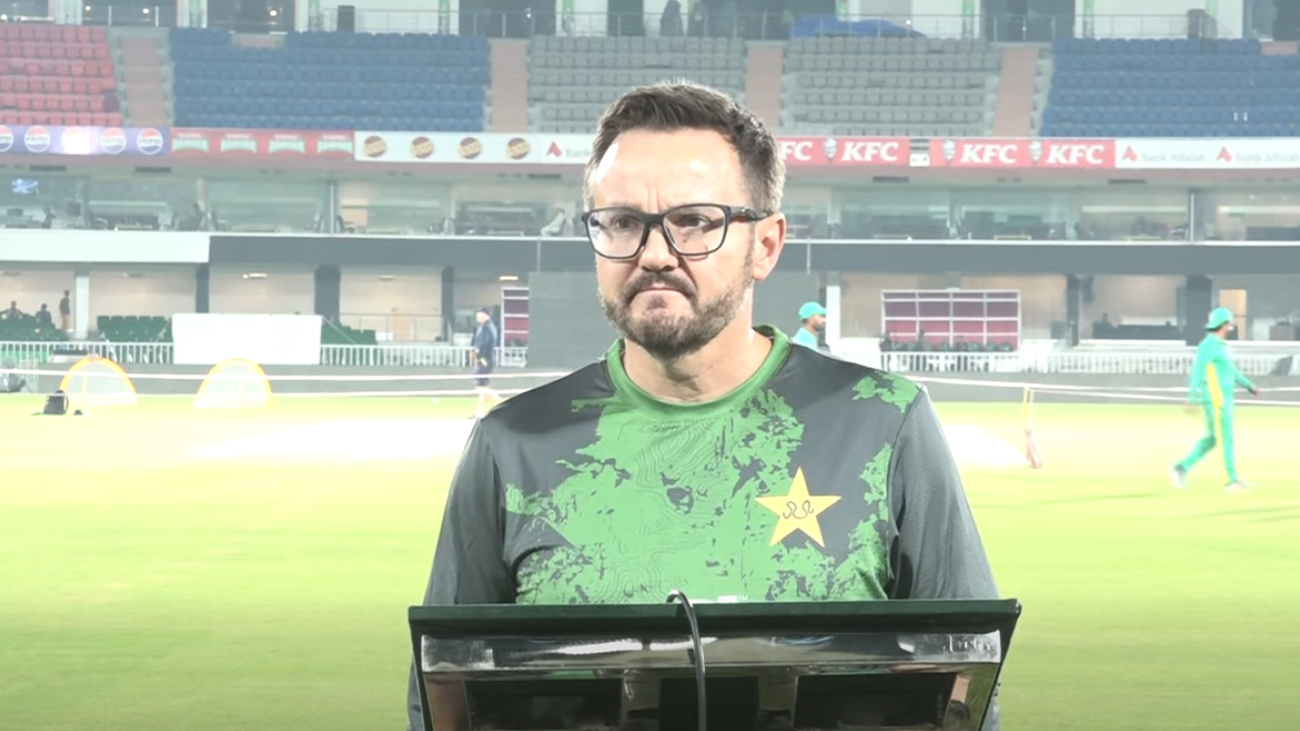 پرامید ہوں بابراعظم ٹی 20 میں شاندار کم بیک کریں گے: ہیڈ کوچ قومی کرکٹ ٹیم کے ہیڈ کوچ مائیک ہیسن نے کہا ہے کہ پرامید ہوں بابراعظم ٹی 20 فارمیٹ میں شاندار کم بیک کریں گے۔