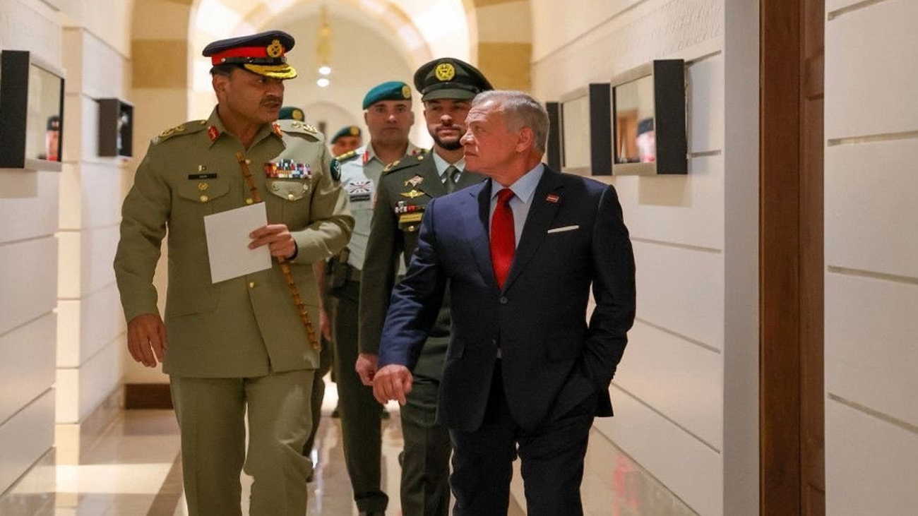 فیلڈ مارشل سید عاصم منیر کا مصر، اردن اور سعودی عرب کا تاریخی دورہ آرمی چیف فیلڈ مارشل سید عاصم منیر کا اہم عرب ممالک کا دورہ کامیاب ملٹری ڈپلومیسی کی شاندار مثال ہے۔