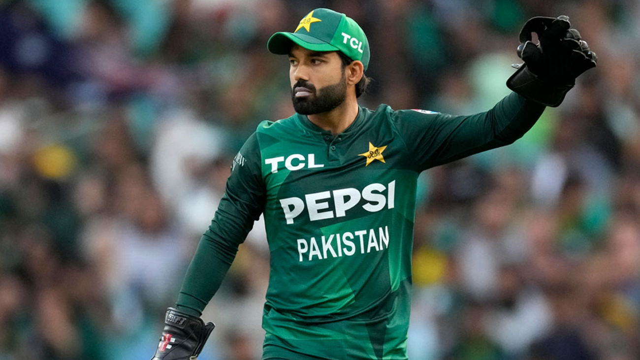 محمد رضوان کاپی سی بی کے سنٹرل کنٹریکٹ پر دستخط کرنے سے انکار قومی ون ڈے ٹیم کے سابق کپتان محمد رضوان نے سنٹرل کنٹریکٹ پر دستخط کرنے سے انکار کردیا۔