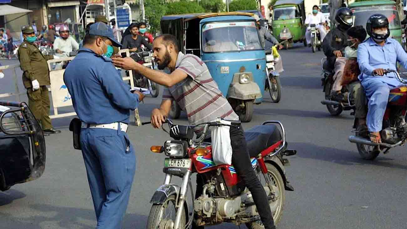 بغیر لائسنس موٹر سائیکل چلانے پر 20 ہزار روپے جرمانہ Traffic Fine