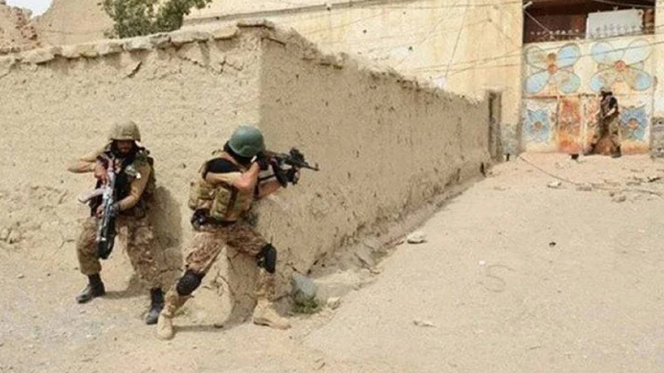 کرم: سکیورٹی فورسز کا آپریشن، 7 خوارج ہلاک، 6 جوان شہید خیبرپختونخوا کے ضلع کرم میں سکیورٹی فورسز کے خفیہ آپریشن کے دوران 7 بھارتی سپانسرڈ خوارج ہلاک جبکہ کیپٹن سمیت 6 جوان جام شہادت نوش کر گئے۔