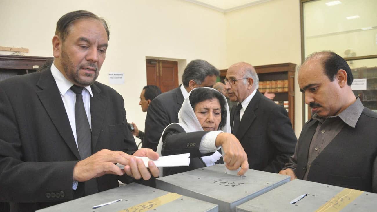 اسلام آباد بار کونسل کے انتخابات، عدالتوں میں تعطیل کا اعلان اسلام آباد بار کونسل کے انتخابات کے سلسلے میں اسلام آباد ہائیکورٹ اور ماتحت عدالتوں میں تعطیل کا اعلان کردیا گیا۔