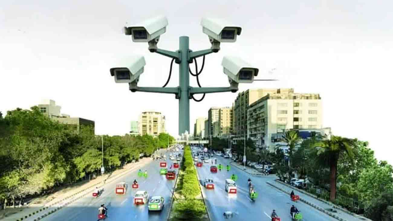 کراچی میں دستی چالانوں کا خاتمہ، فیس لیس ای ٹکٹنگ کا آغاز شہر قائد میں دستی چالانوں کا دور ختم اب سب کچھ فیس لیس ای ٹکٹنگ کے ذریعے ہوگا