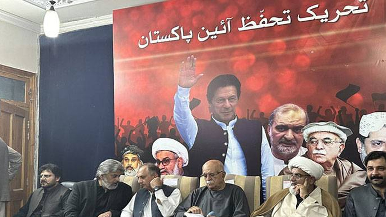  تحریک تحفظ آئین کی قیادت نے کہا ہے کہ ملک میں آئینی بحران سنگین شکل اختیار کر چکا ہے، حکومت سیلاب زدگان کی مدد میں مکمل طور پر ناکام ہو چکی ہے۔