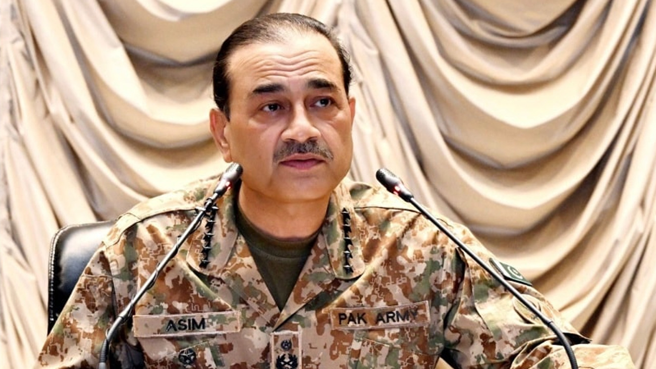 آرمی چیف کی ایکسٹینشن کے معاملے پر حکومت کا مؤقف بھی آگیا آرمی چیف فیلڈ مارشل سید عاصم منیر کی ایکسٹینشن کے معاملے پر حکومت کا مؤقف بھی آگیا۔