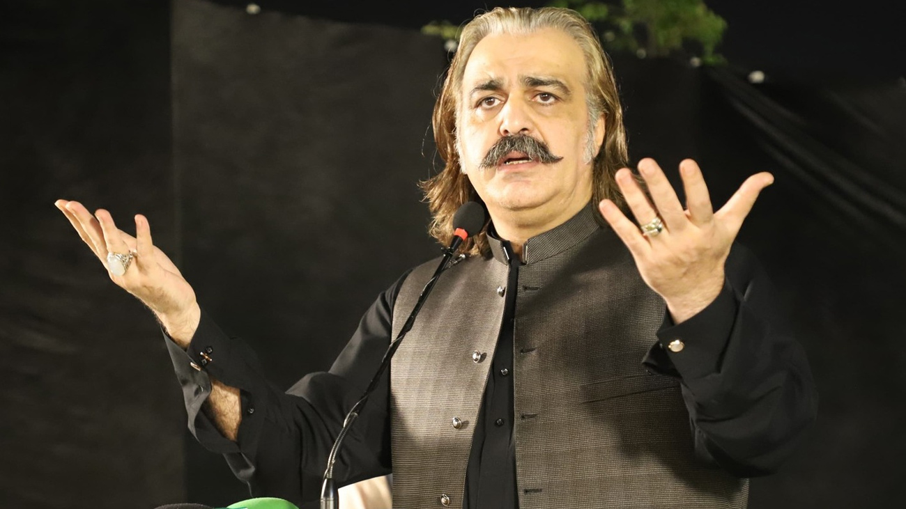 علی امین گنڈاپور کا رواں ماہ پشاور میں جلسہ کرنے کا اعلان وزیراعلیٰ خیبرپختونخوا علی امین گنڈاپور نے رواں ماہ پشاور میں بڑا جلسہ کرنے کا اعلان کردیا۔