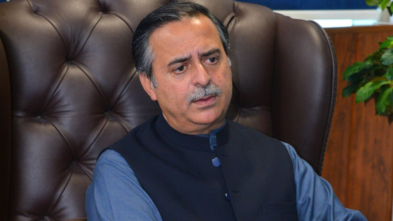 وفاقی وزیر بحری امور جنید انور چودھری کی والدہ انتقال کر گئیں وفاقی وزیر برائے بحری امور و رہنما مسلم لیگ ن جنید انور چودھری کی والدہ انتقال کر گئیں۔