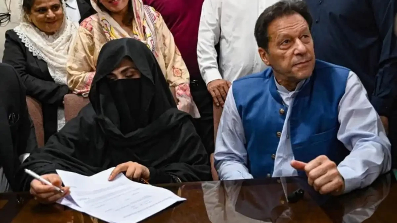 اسلام آباد کی ڈسٹرکٹ اینڈ سیشن کورٹ نے سابق وزیراعظم اور بانی پاکستان تحریک انصاف (پی ٹی آئی) عمران خان اور ان کی اہلیہ بشریٰ بی بی کو اہم مقدمات میں بڑا ریلیف دے دیا
