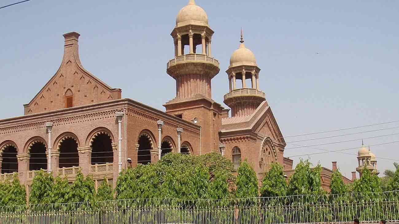 کم عمر بچوں کے فیس بک اور ٹک ٹاک پر پابندی کی درخواست دائر لاہور ہائیکورٹ میں کم عمر بچوں کے فیس بک اور ٹک ٹاک استعمال پر پابندی عائد کرنے کے لیے درخواست دائر کر دی گئی