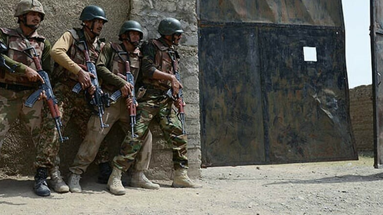 سکیورٹی فورسز کا دیر میں آپریشن، 10 خوارج ہلاک، 7 جوان شہید پاک فوج کے شعبہ تعلقات عامہ (آئی ایس پی آر) کے مطابق خیبرپختونخوا میں سکیورٹی فورسز کے آپریشن کے دوران 10 فتنہ الخوارج دہشتگرد جہنم واصل جبکہ 7 جوان شہید ہو گئے۔