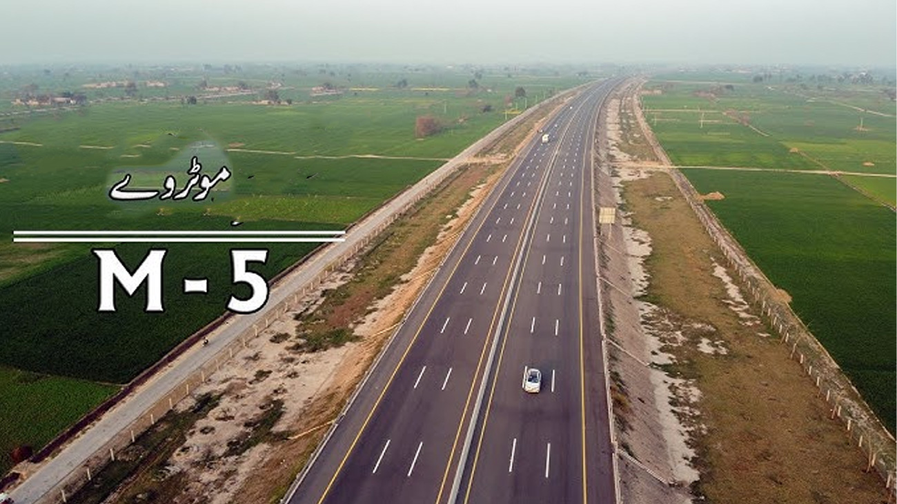 موٹروے ایم فائیو کو ہر قسم کی ٹریفک کیلئے بند کردیا گیا موٹروے ایم فائیو کو جلال پور پیر والا کے مقام پر ہر قسم کی ٹریفک کے لیے بند کر دیا گیا ۔
