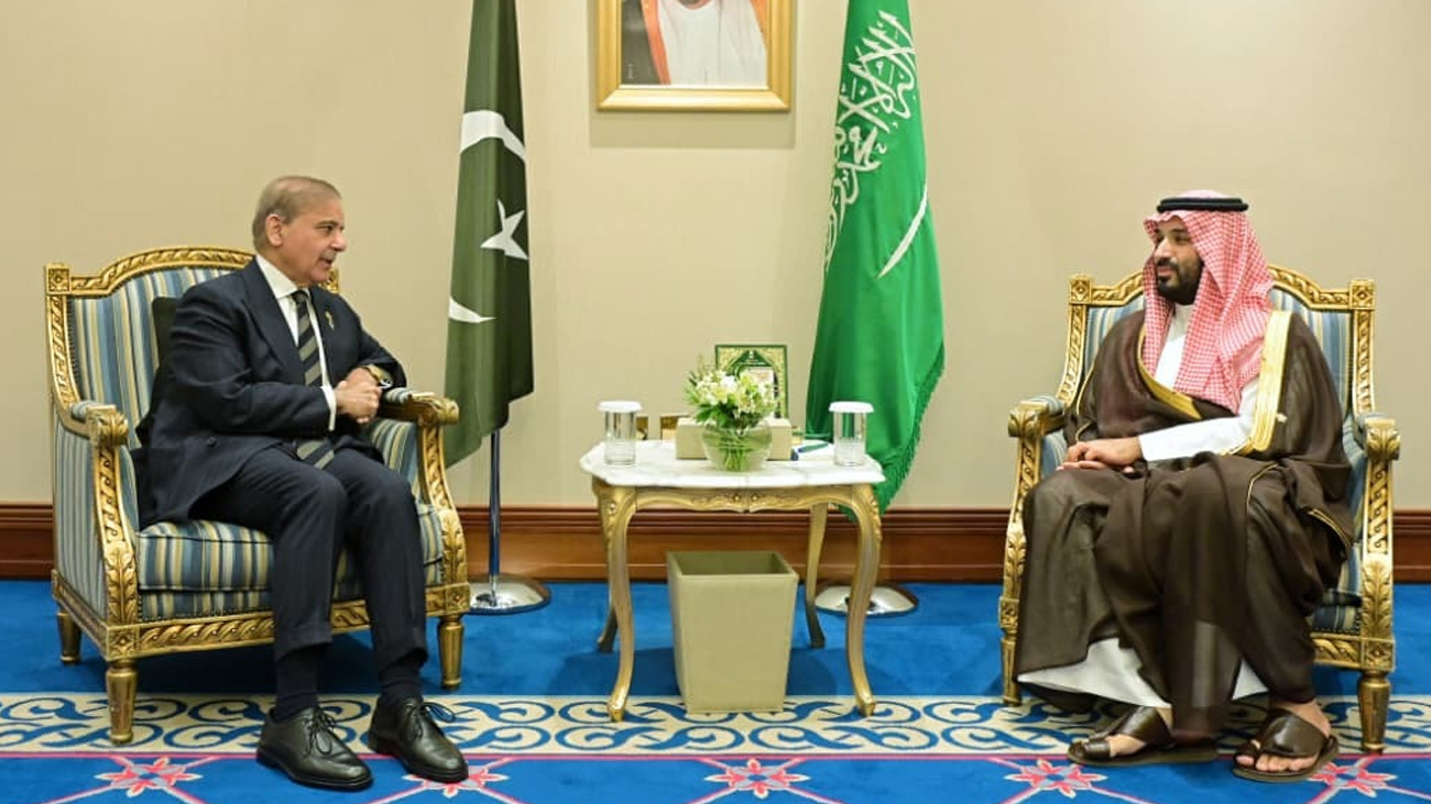 وزیراعظم اور سعودی ولی عہد کی ملاقات، علاقائی امور پر تبادلہ خیال وزیر اعظم شہباز شریف اور سعودی ولی عہد شہزادہ محمد بن سلمان کے درمیان ملاقات ہوئی جس میں علاقائی امور پر تبادلہ خیال کیا گیا۔