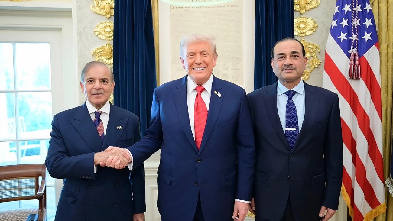 وزیراعظم شہباز شریف اور فیلڈ مارشل عاصم منیر نے واشنگٹن میں امریکی صدر ڈونلڈ ٹرمپ سے اہم ملاقات کی