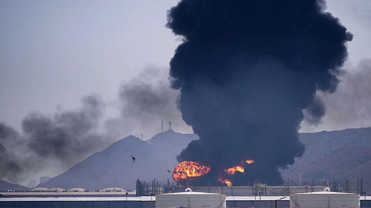 ایران نے سعودی عرب کی آئل تنصیبات پر حملہ کر دیا جس سے خطے میں کشیدگی میں اضافہ ہونے کا اندیشہ ہے۔