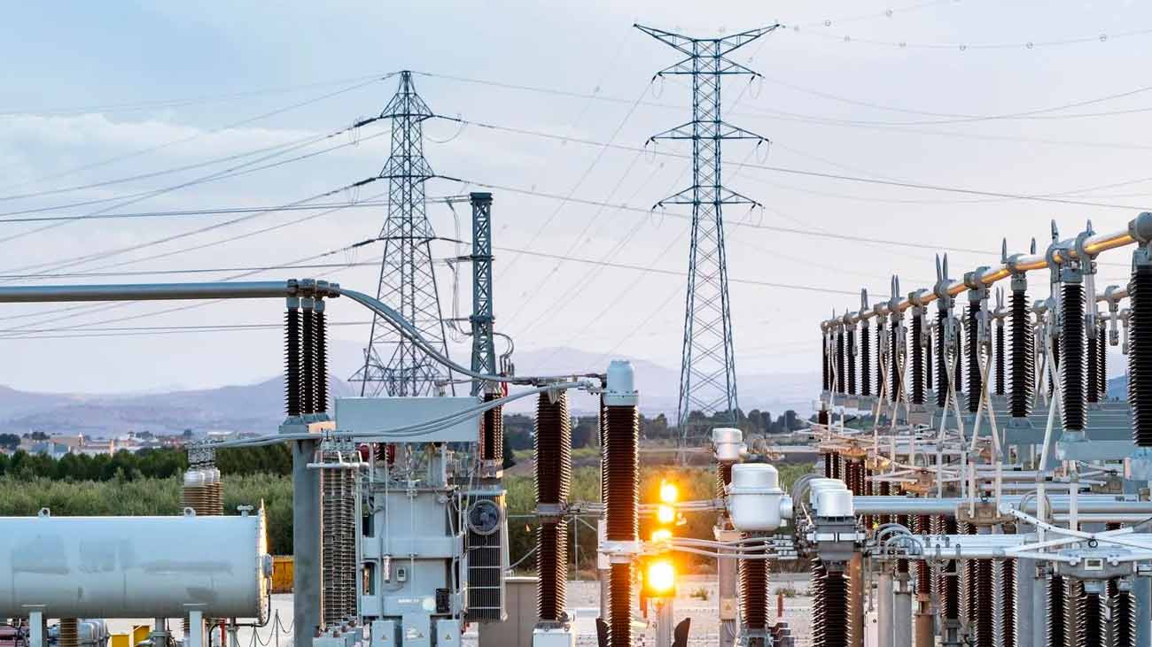 کراچی سمیت ملک بھر کے صارفین کے لیے ماہانہ فیول پرائس ایڈجسٹمنٹ کی مد میں بجلی مہنگی ہو گئی۔