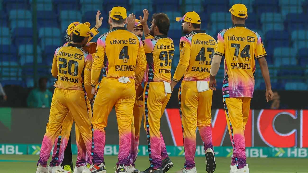 پی ایس ایل 11: پشاور زلمی نے حیدرآباد کنگز مین کو 4 وکٹوں سے ہرا دیا