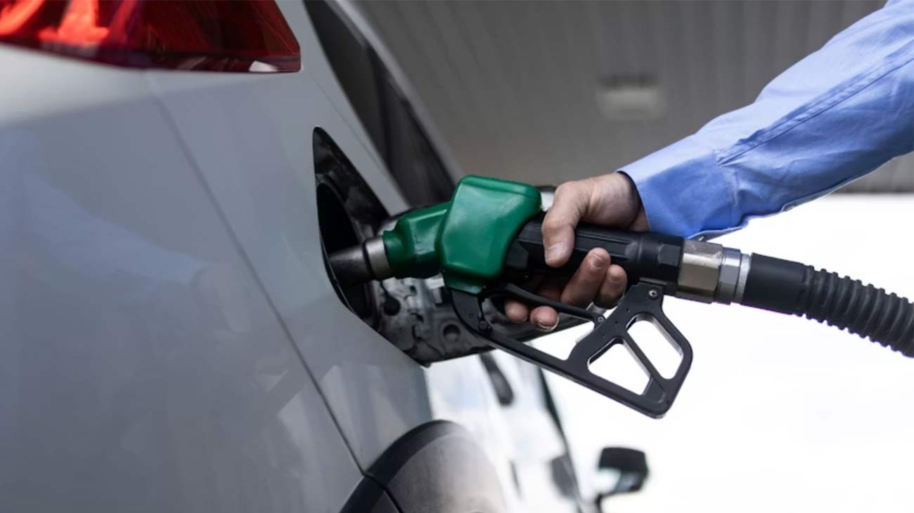 پٹرولیم مصنوعات کی قیمتوں میں 100 روپے تک کمی متوقع