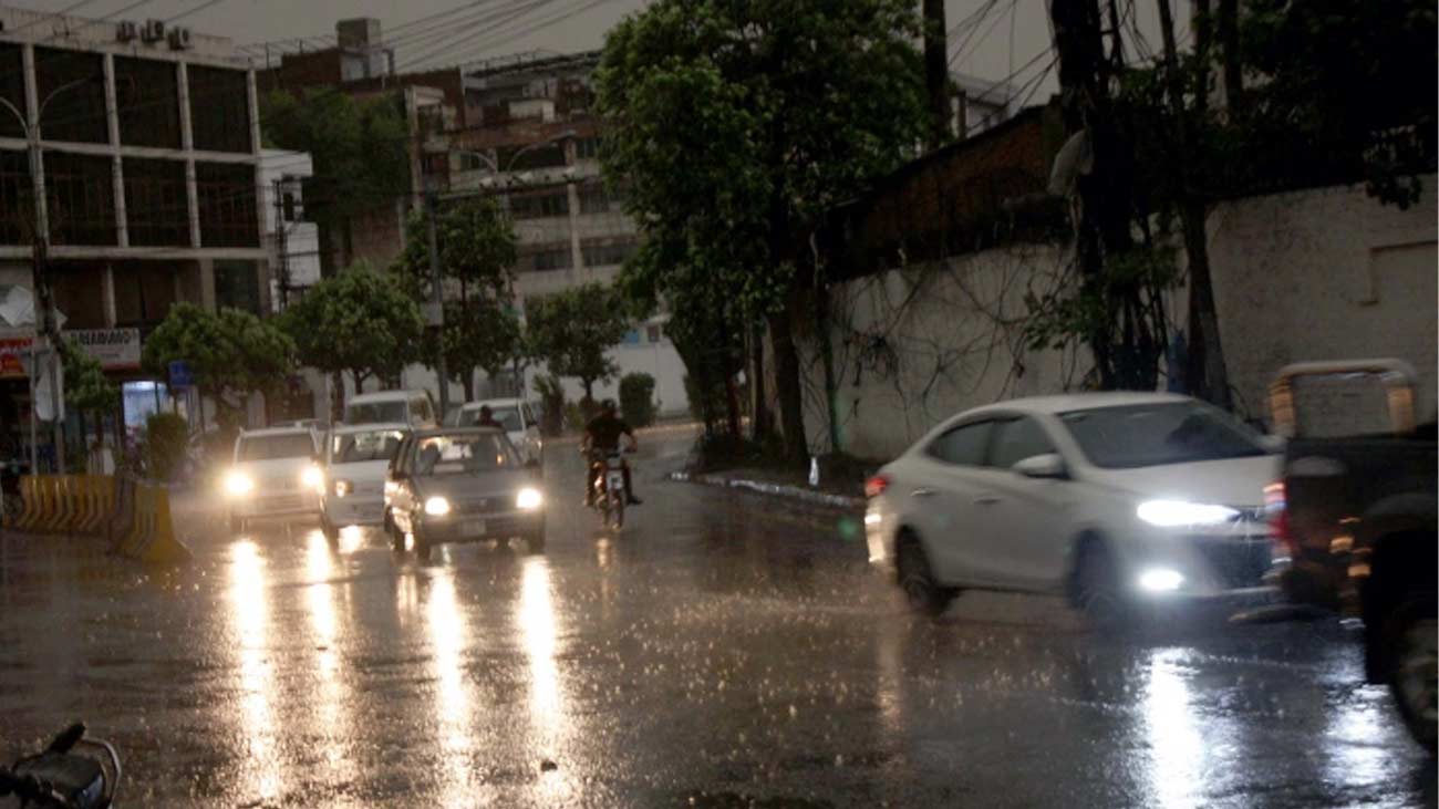 موسم کا احوال بتانے والوں نے ایک بار پھر بارشوں کی پیشگوئی کردی