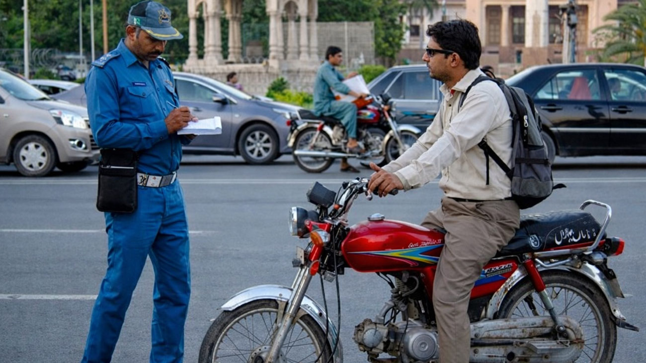 ٹریفک جرمانوں میں بڑی کمی کی سمری منظور